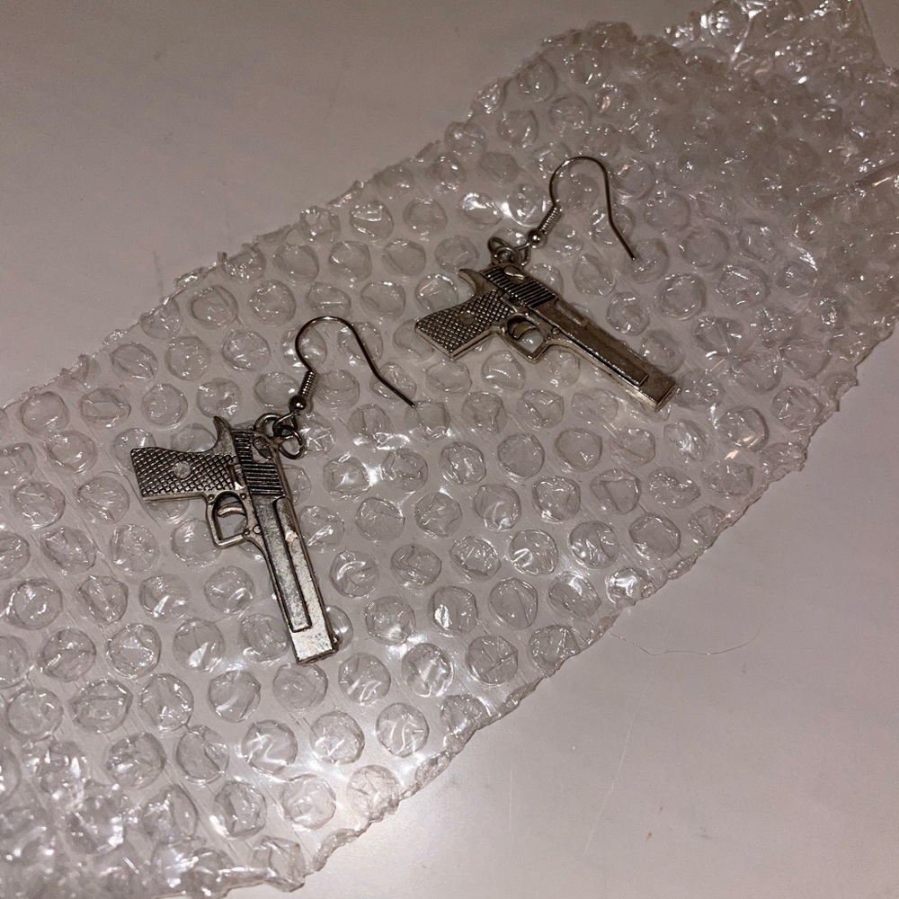 Desert Eagle gun earrings - Picture 2 of 3